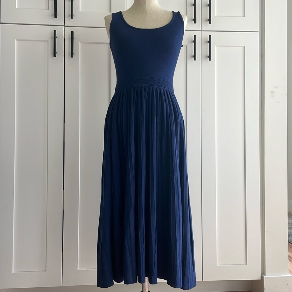 Elegant Navy Blue Sleeveless Dress